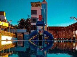 Hotel Gran Marquez, готель у місті Мокеґуа