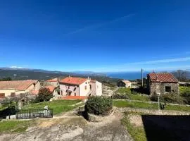 Maison de village vue mer et montagne