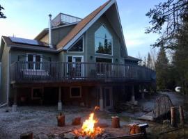 Tip-of-Peninsula Lookout Cottage, cabana o cottage a Tobermory