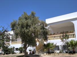 Domaine des Sloughis, guest house in Meknès
