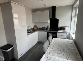 New 2 bedroom first floor apartment close to beach, boende vid stranden i Southbourne