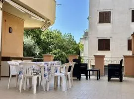 Holidaycasa Antony - Ampio terrazo a 300 mt dal mare