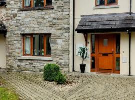 Lough Rynn, cottage in Mohill