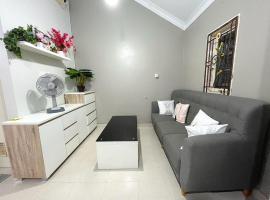 Palm Beach Stay Near to Grand Batam Penuin Nagoya Hill: Nagoya şehrinde bir villa