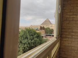 Naktsmītne pie ģimenes Alma Pyramids View Kairā