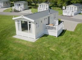 Holiday Home - St Austell, hotel in St Austell