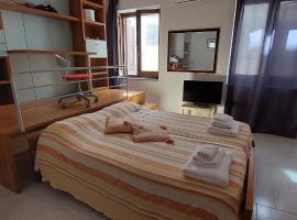 Da Rox (Casa Vacanza) centro Porto Torres, casă de vacanță din Porto Torres