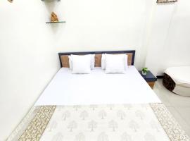 Mahakal Serenity Home Stay, Ujjain Near Mahakal & Iskon Temple, apartmán v destinaci Udždžain