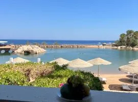 Private one-unit in Domina coral bay Beach and lake direct view 3