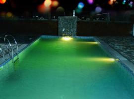 Sol rouge Private Pool Villa, Hotel in Auroville