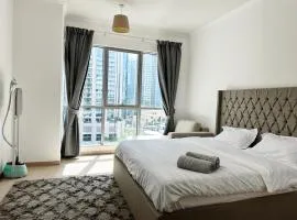 The residences 1 - luxury one bedroom apartment in Downtown - 2 mins walk to Burj Khalifa and Dubai mall