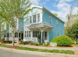 Eclectic 3BR Steps to Main Street with a Patio, holiday home in Davidson