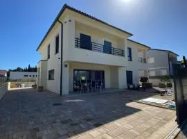 Casa Connie Apartments Valbandon