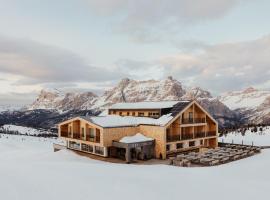 Rifugio Alpino Pralongià, hotel i Corvara in Badia