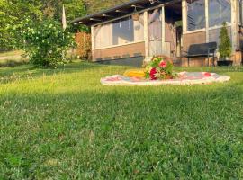 Glamping Karavan u Konopiště, hotel di Chrášťany