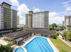 Studio Unit Near IT Park, SM and Ayala with Pool, Balcony and Fast Wifi