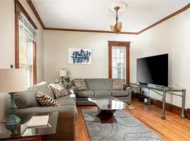 Beautiful House Walk Everywhere AC Fire Pit