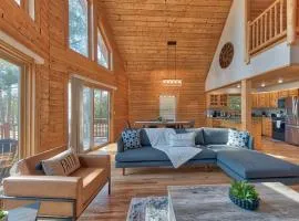 Charming & Cozy Chalet; Minutes to Shanty Creek!