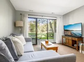 Cozy Beach Front Condo AC Beach Waterfront
