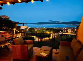 Ladunia Residence Porto Rotondo - fantastica vista mare, piscina e comfort，羅通多港的飯店