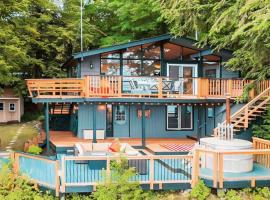 Alpine Lake House - Waterfront on Lake Muskoka, kalnų namelis mieste Port Carling