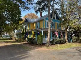 Inn on Fox Meadow - Spacious Victorian Inn