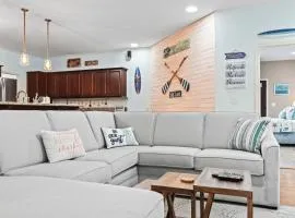 Spectacular Beach House! Arcade Games & Hot Tub! Sleeps 12!