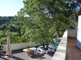 Villa provençale à deux pas de Salon de Provence、サロン・ド・プロヴァンスのホテル