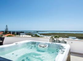 270 SQM - Pérola Da Fuseta - Pool & Jacuzzi - Terrace sea view, hotel in Fuzeta