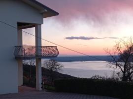 Garda Lake Panorama Villa with Garden & BBQ, дом для отпуска в городе Сан-Дзено-ди-Монтанья