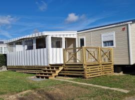 location mobil home neuf, vue mer, tout confort, 6 personnes, hotel with parking in Saint-Jean-dʼOrbetiers