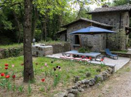 Casale Il Mulino con piscina Viterbo Bagnoregio, hotel v destinaci Celleno