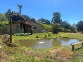 Casa de Campo Pé da Serra - Sitio em Campos Novos de Cunha, hotel en Cunha