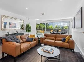 Stunning Executive Townhouse in Richmond