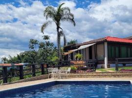 Chalet tipo loft en Armenia - Quindío vía Tebaida, Hotel in El Edén