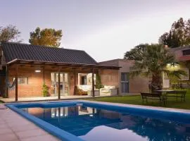 POSADA ROSSINA Habitaciones con baño privado y ambientes compartidos