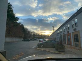 La Casa Inn & Suites-Middleboro, hotel in Middleboro