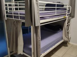Hostel-Style GUESTHOUSE - for 18-35yrs, hostel in Caloundra
