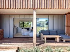 Onetangi Beach Stays Studio 2 - Coast & Country