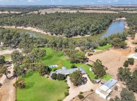 Riverlyne - Riverfront Holiday Home, cottage in Moama