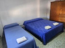 Habitacion con baño: Termas de Río Hondo'da bir otel