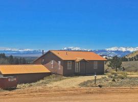 Beautiful quiet getaway in dark skies community. Perfect for a relaxing stay in the mountains, Hotel in Westcliffe