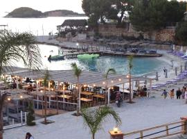 Melina's Seaside Retreat, Ferienwohnung mit Hotelservice in Ksamil