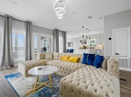 Luxury Seafront Haven ~ Views ~ Game Room ~ BBQ!, hotel v destinácii Bacliff