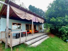 Casa Monte Armadillo, cottage in Poás