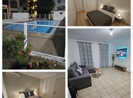 NEW Appart 2 chambres avec piscine proche aeroport, отель в городе Лез-Абим