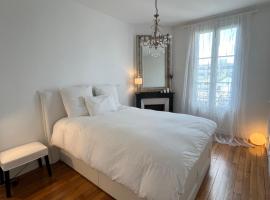 Paris Serenity Bedroom [Female guest only], hotel v destinaci Courbevoie