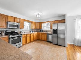 Convenient Getaway - Shared Family Home, hotel near Heller Parkway Station, Newark