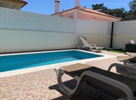 Villa Luxsomar, hotel v destinaci Charneca