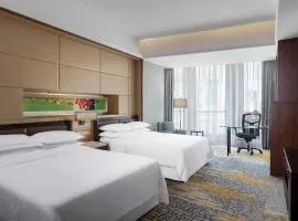 Sheraton Grand Shanghai Pudong Hotel & Residences